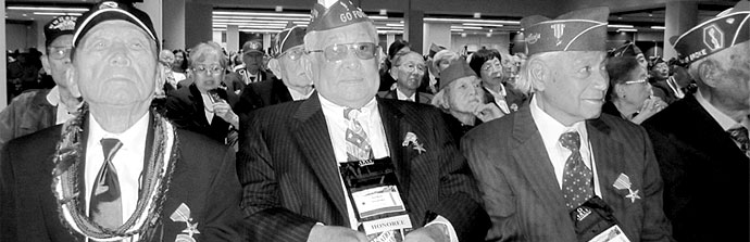 JACL_Vets Art Iwasaki receives a Bronze Star Medal for action during WWII